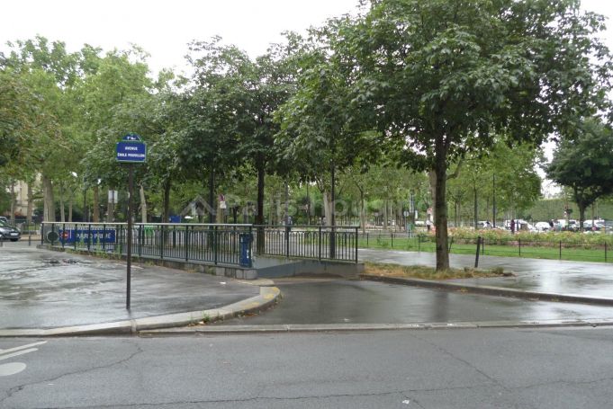 Place du General Gouraud - Paris 7ème Palais-Bourbon - Gros Caillou