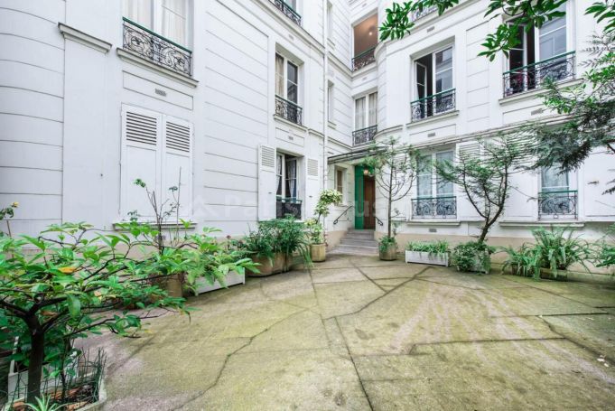 Apartment to rent in Paris 75007 - 1 bed - €1,400 per month - Ref 160094