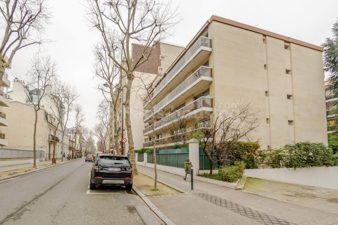 Apartment to rent in Neuilly-sur-Seine 92200, 2 bedroom, €2,750 - 210366