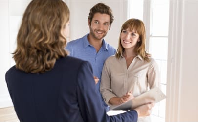 Visite d'appartement en mise en location avec agent immobilier