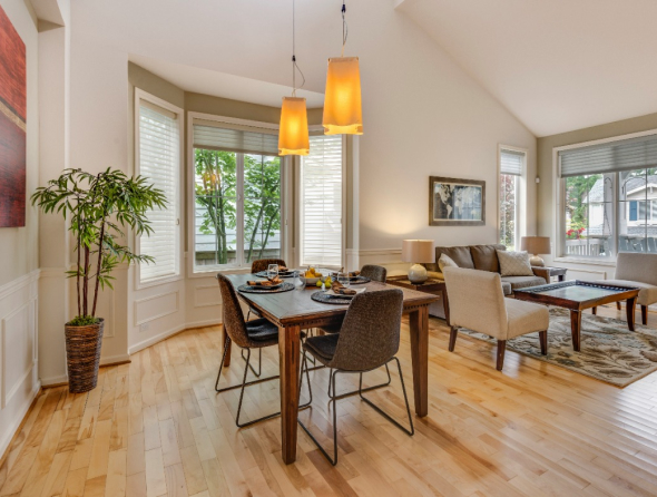 Intérieur d'un salon d'appartement parisien pour la mise en location